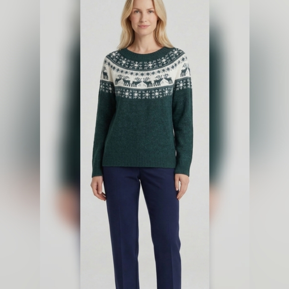 🎄 Maurices Dark Green Sweater with Reindeer and Snowflake Design - Picture 2 of 5